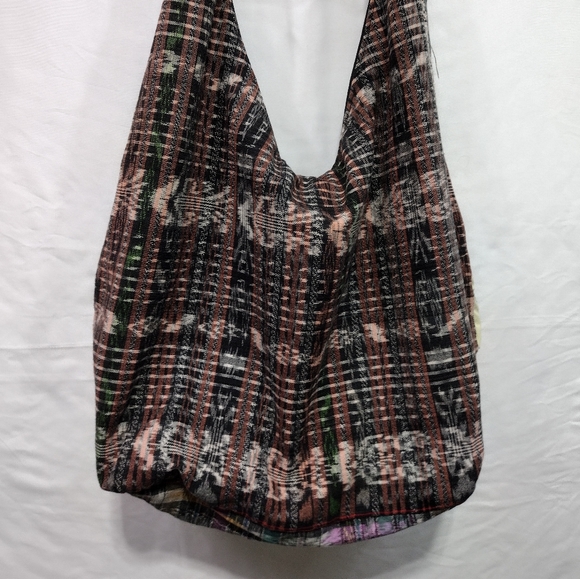 SOLD Women's Southwestern Floral Embroidery Boho Crossbody Bag - Picture 7 of 8